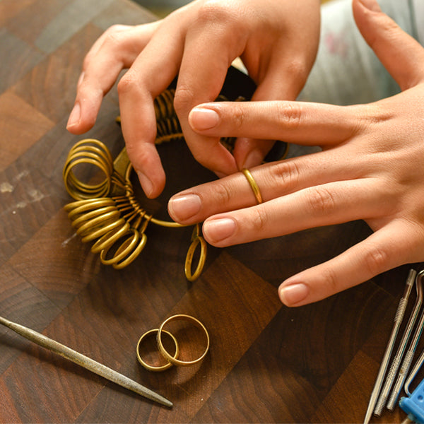 How to Make a Ring Smaller with Dental Floss - Resizing Your Rings Down 