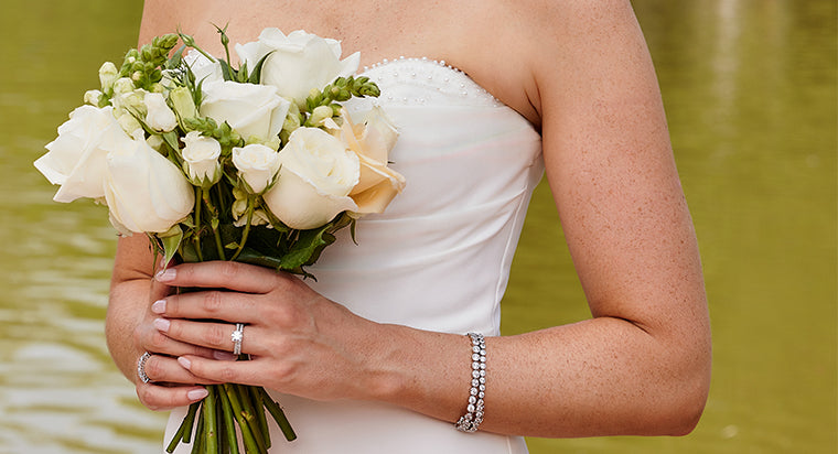 Best Jewelry Gifts for a Bride That She Can Wear Even After Her Wedding – With Clarity