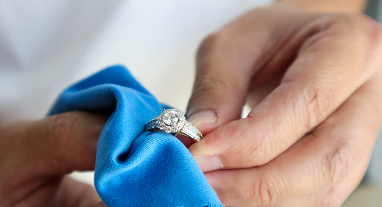 Cleaning gold jewelry at home