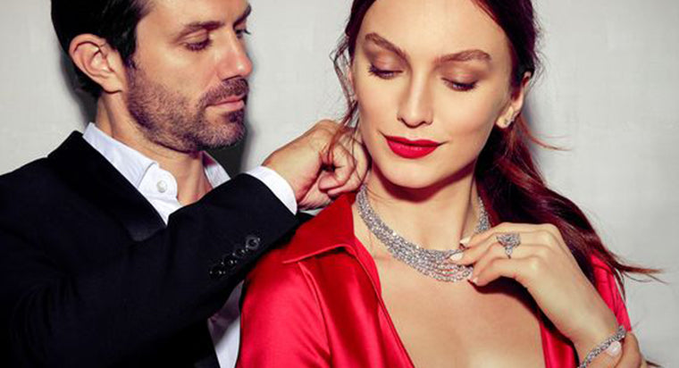 Holiday Glam: Diamond Necklace Trends to Shine This Season