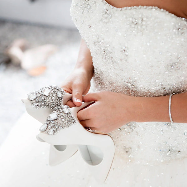 Winter 2022 Wedding Inspirations and Matching Jewelry