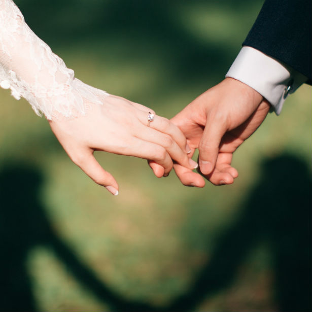 Trendy Meets Timeless In These Simple Rose Gold Engagement Rings