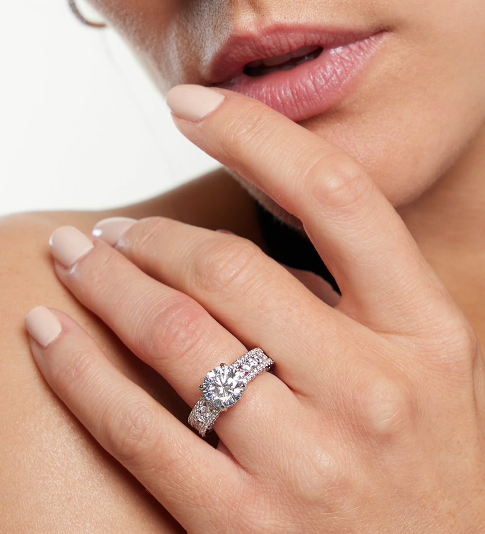 2025新商品 The Chelsea 5 5/8 CTTW Round Cut Lab Grown Diamond トリートメント