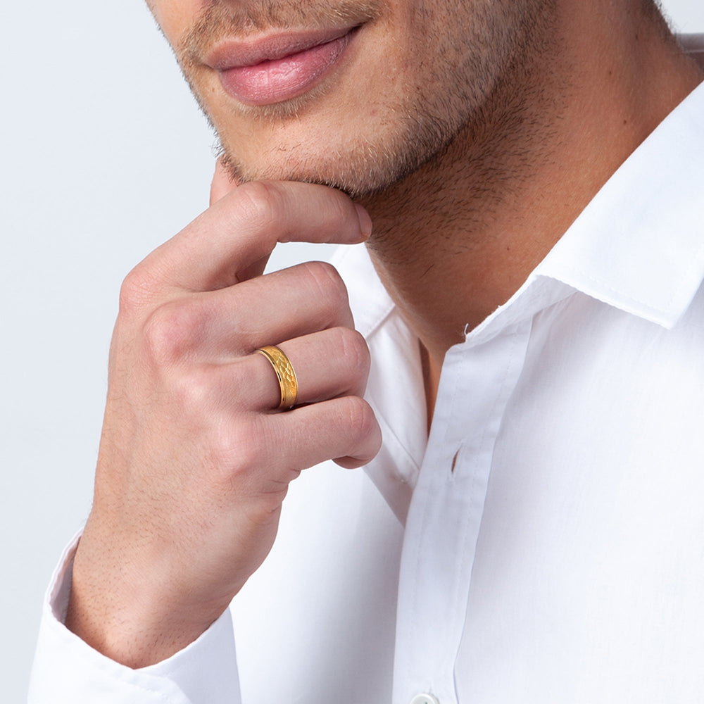 Hammered Men's Band with 18KT Yellow Gold / 6 Cut Diamond in 14KT Yellow Gold / 6 view 3
