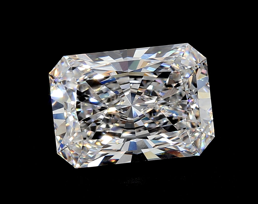 2.51 Carat Radiant Lab Diamond with  Cut Diamond in 14KT  view 1
