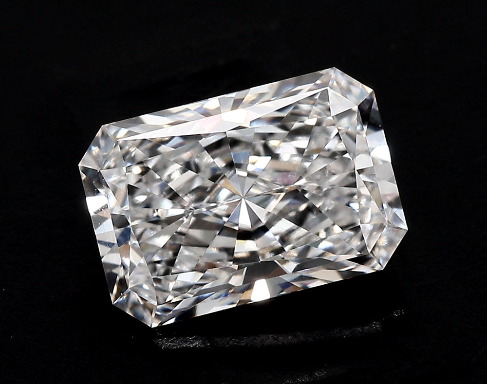 1.57 Carat Radiant Lab Diamond with  Cut Diamond in 14KT  view 1
