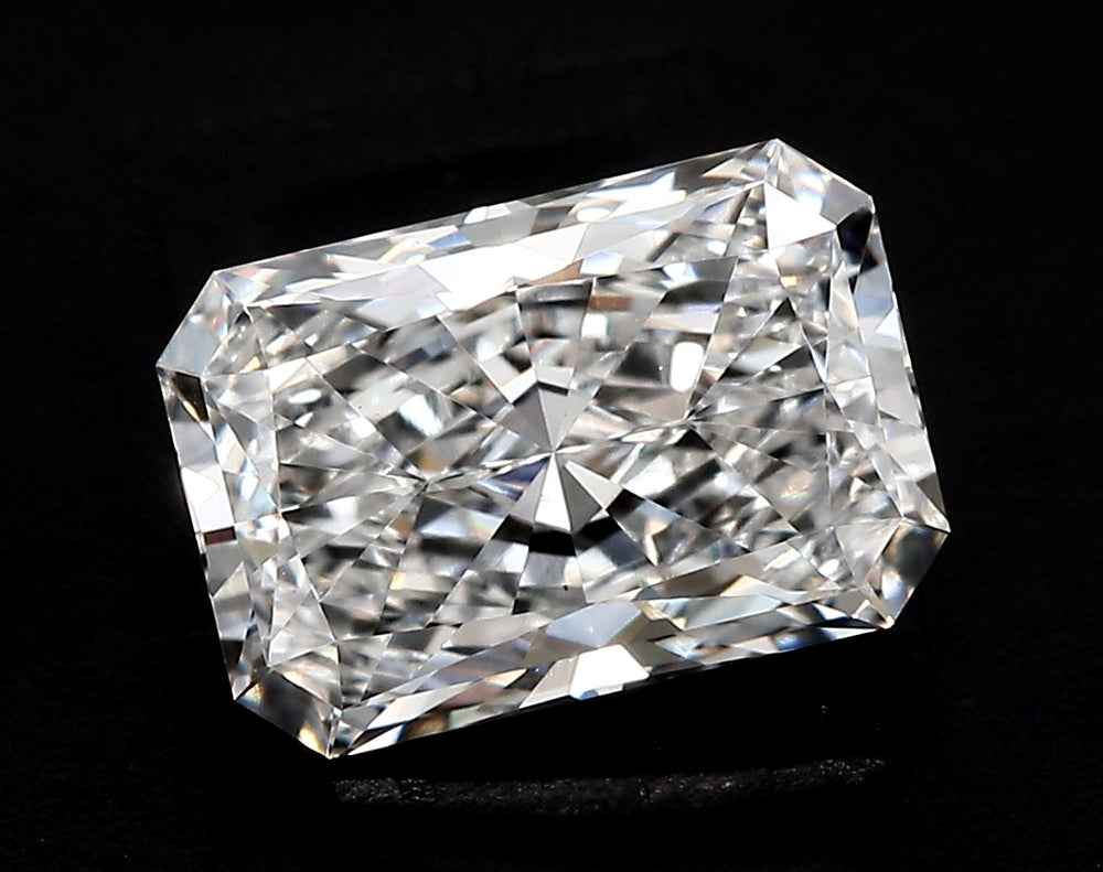 2.59 Carat Radiant Lab Diamond with  Cut Diamond in 14KT  view 1

