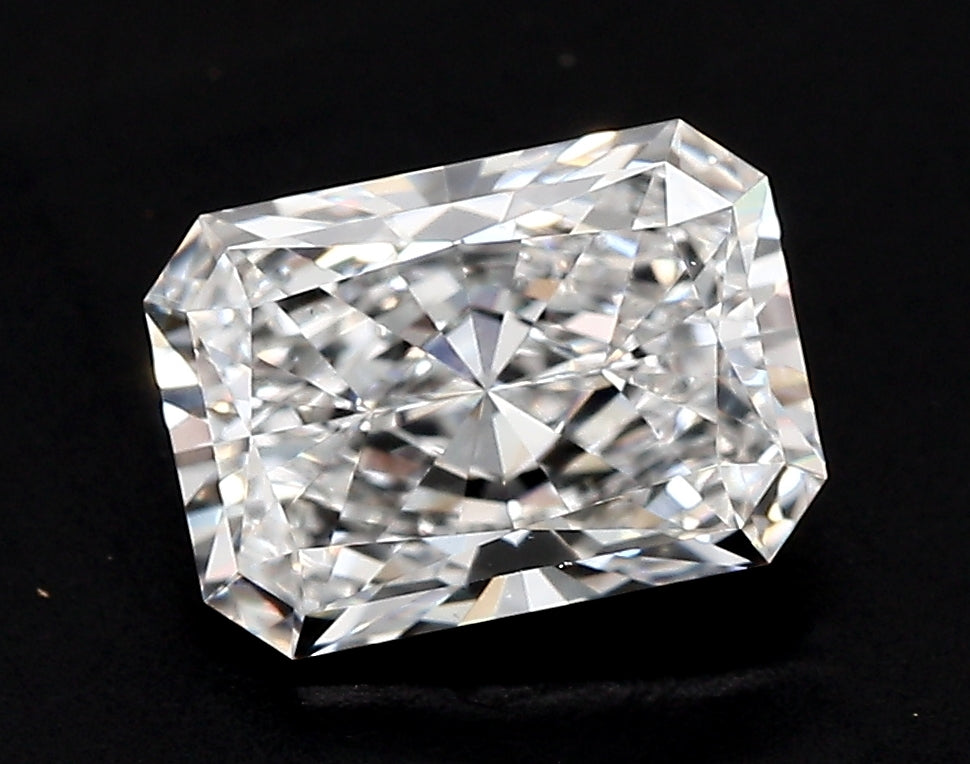 2.51 Carat Radiant Lab Diamond with  Cut Diamond in 14KT  view 1
