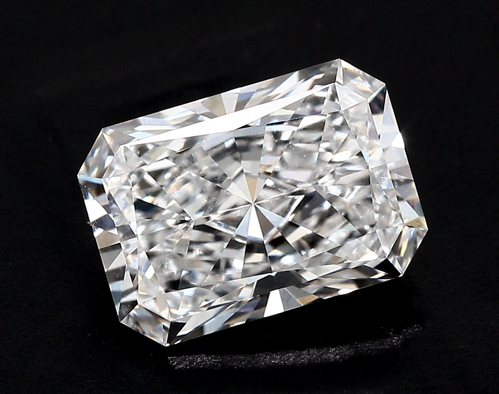 2.59 Carat Radiant Lab Diamond with  Cut Diamond in 14KT  view 1
