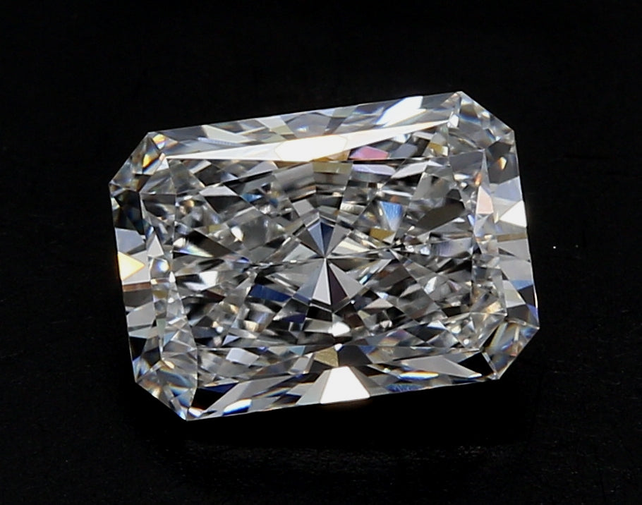 4.0 Carat Radiant Lab Diamond with  Cut Diamond in 14KT  view 1
